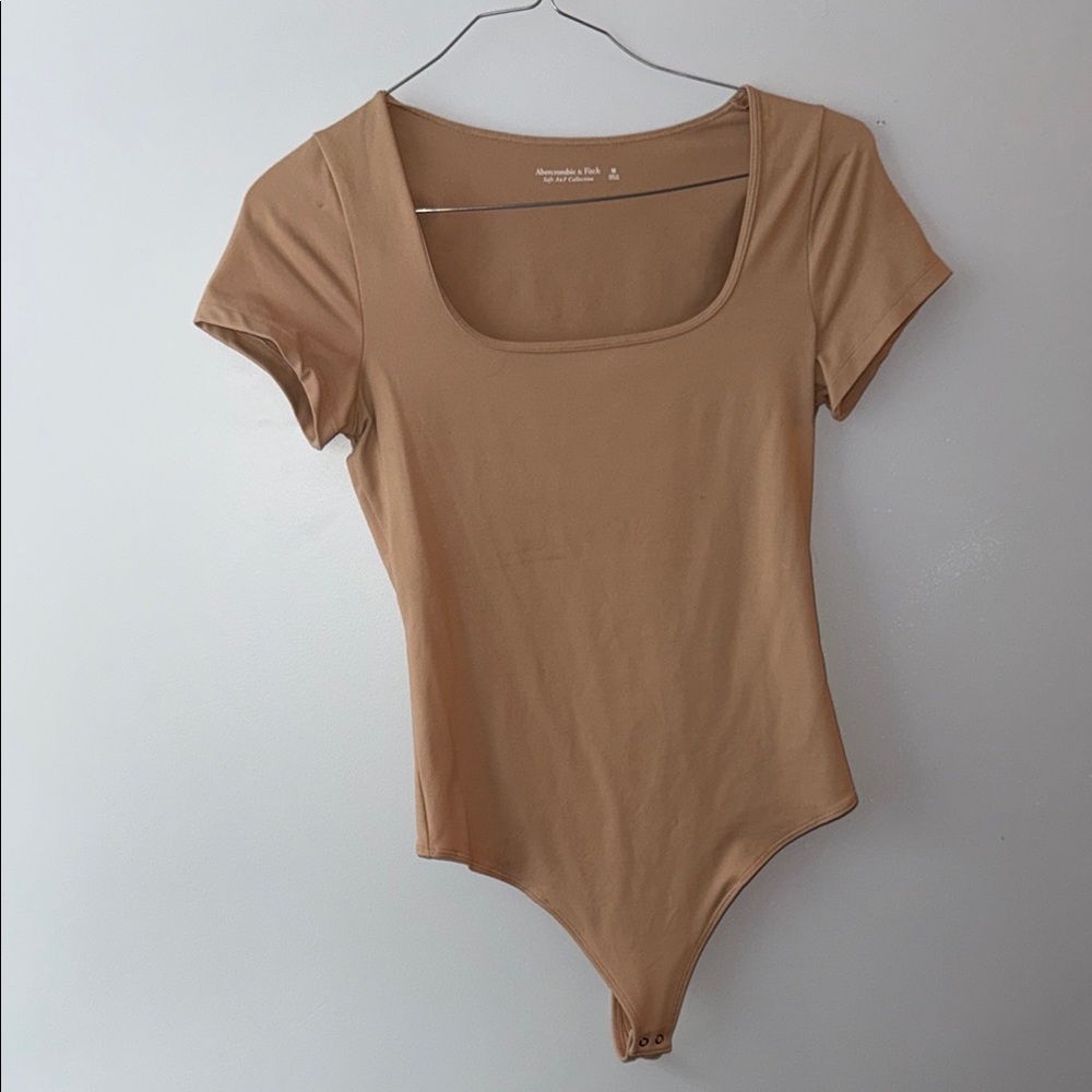Abercrombie & Fitch Camel Scoop Neck Short Sleeve Bodysuit